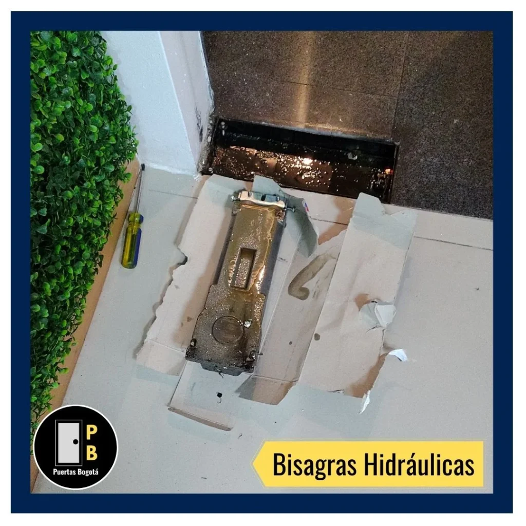 Cambio y Venta de Bisagras Hidráulicas de Piso para Puertas de Vidrio 3 Cambio de bisagra de piso por fuga de aceite en puertas de vidrio templado; servicio técnico en Bogotá en menos de 24 horas.