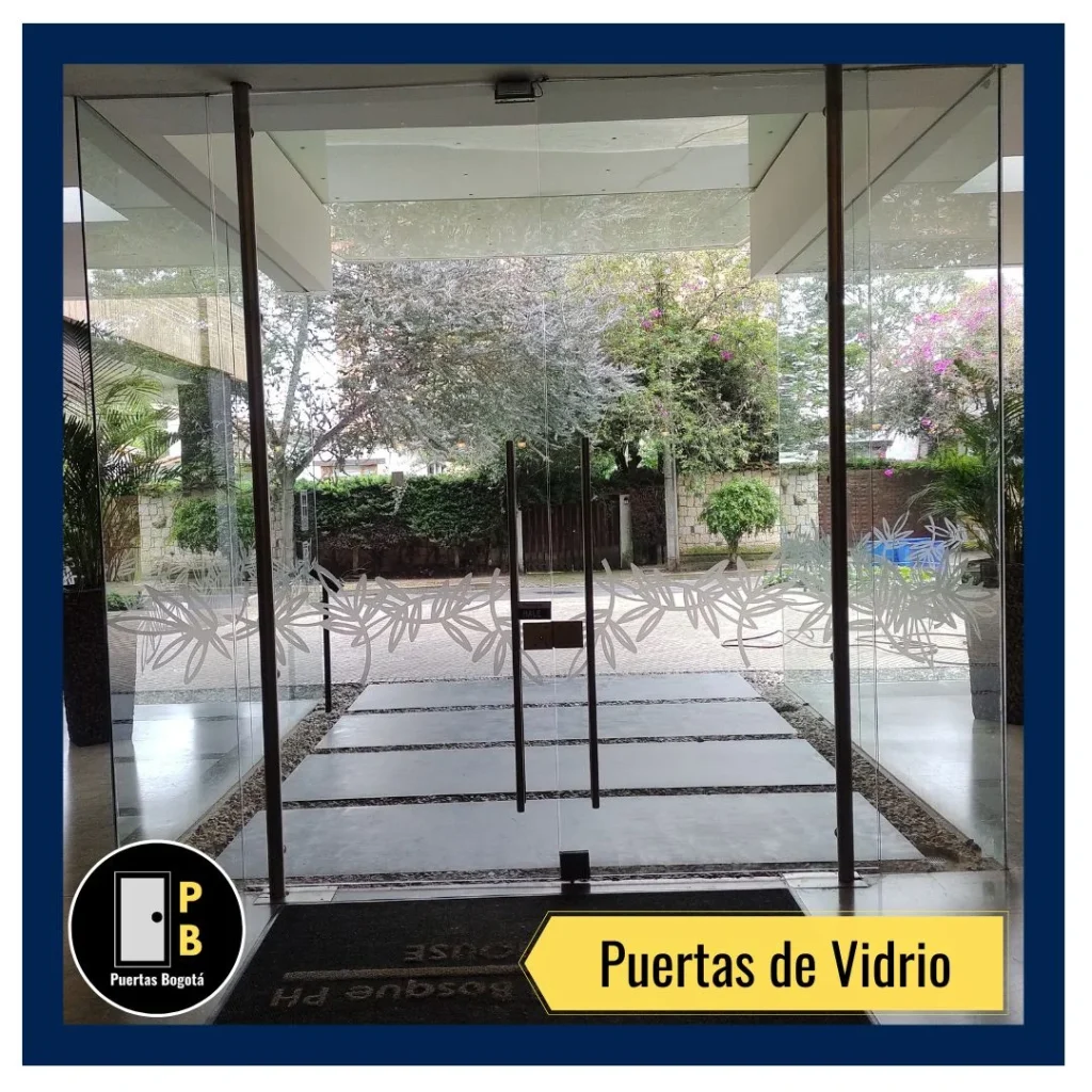 Puertas de vidrio para edificios en Bogotá, elaborada con tubo pivotante de 1 1/2 pulgada en acero inoxidable con bisagras hidráulicas Speedy m60